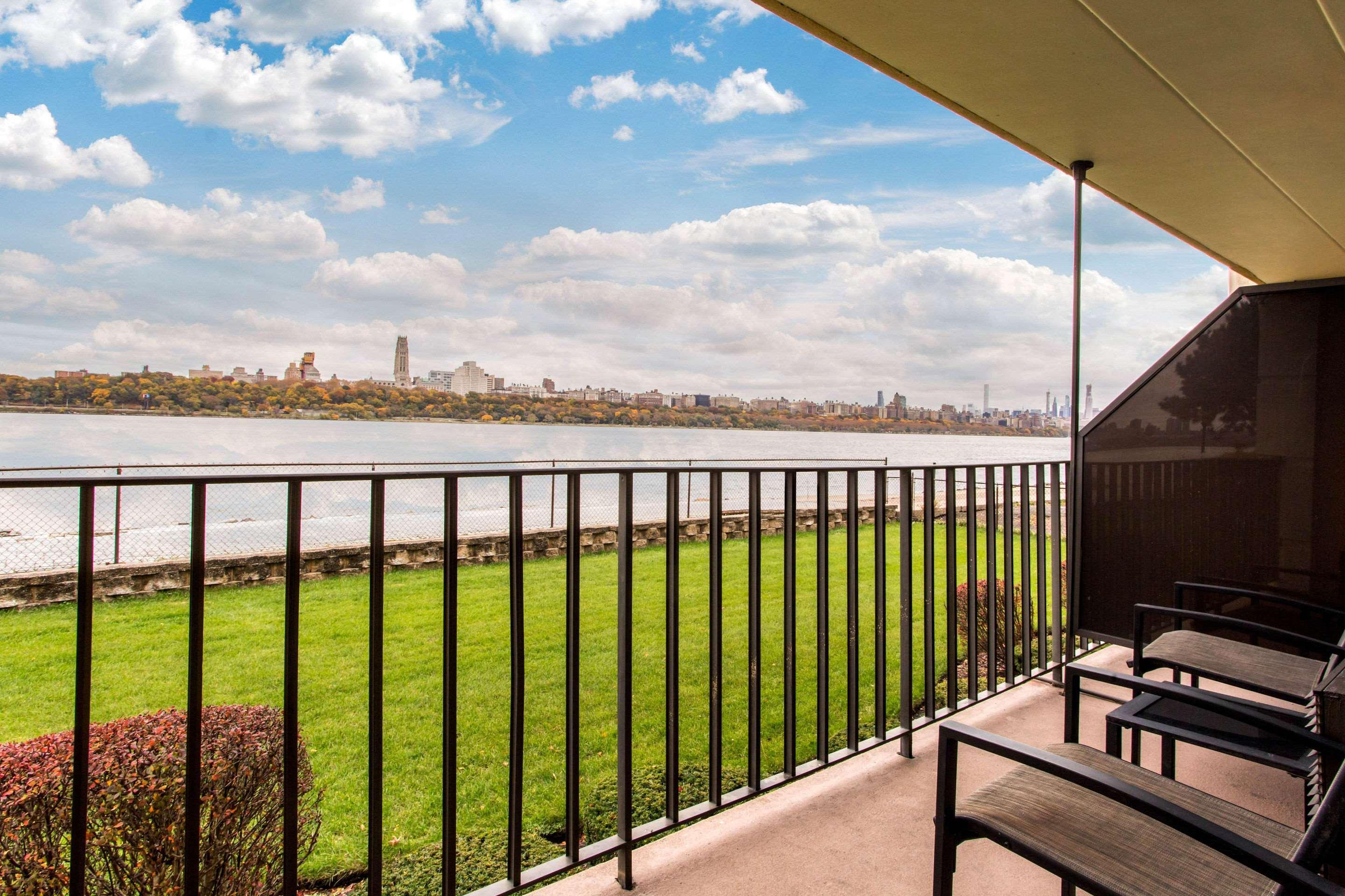 Comfort Inn Edgewater On Hudson River Экстерьер фото