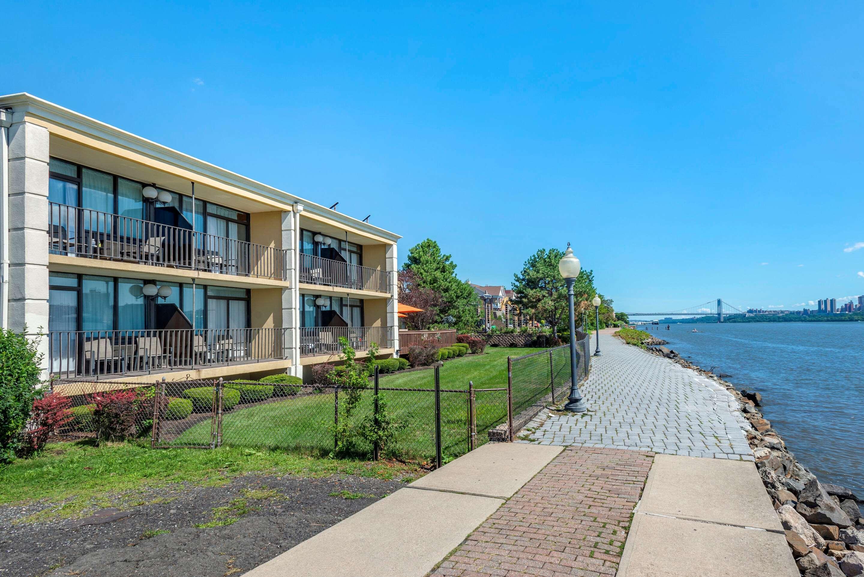 Comfort Inn Edgewater On Hudson River Экстерьер фото